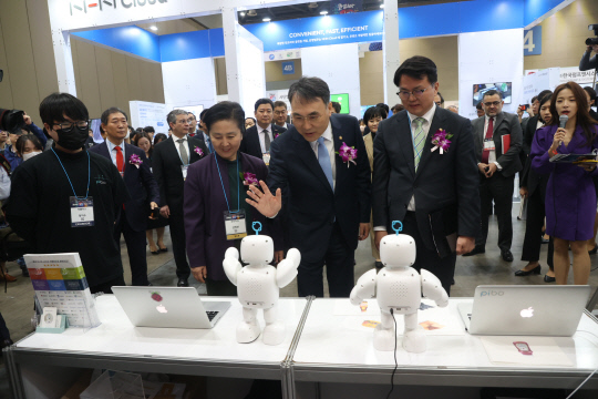 ������ ����û��(���� ����°)�� 26�� ���� Ų�ؽ����� ���� '�ڸ��� �������� ������ 2023'���� ���ޱ���� ������ ������ǰ�� ���� ������ ��� �ִ�.  ����û ����